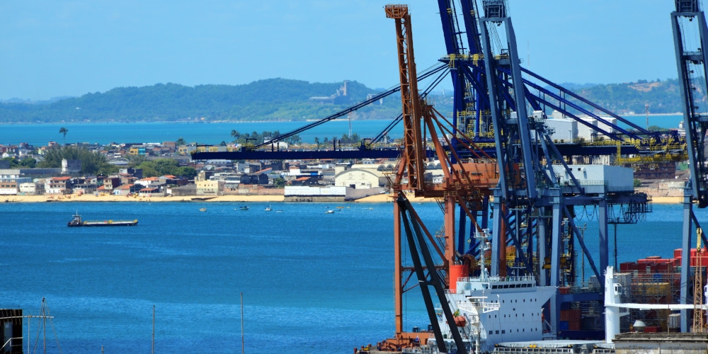 Nova rota marítima entre Brasil e China conecta porto de Salvador e Santana