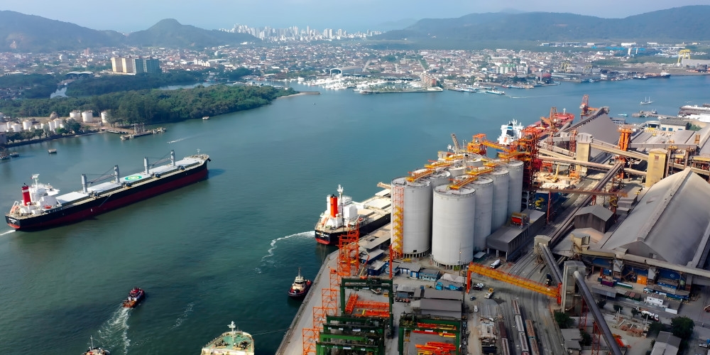Atrasos atingem 75% dos navios no Porto de Santos em setembro