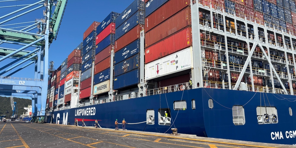 CMA CGM anuncia ajustes no serviço Safran devido a congestionamento portuário na Europa
